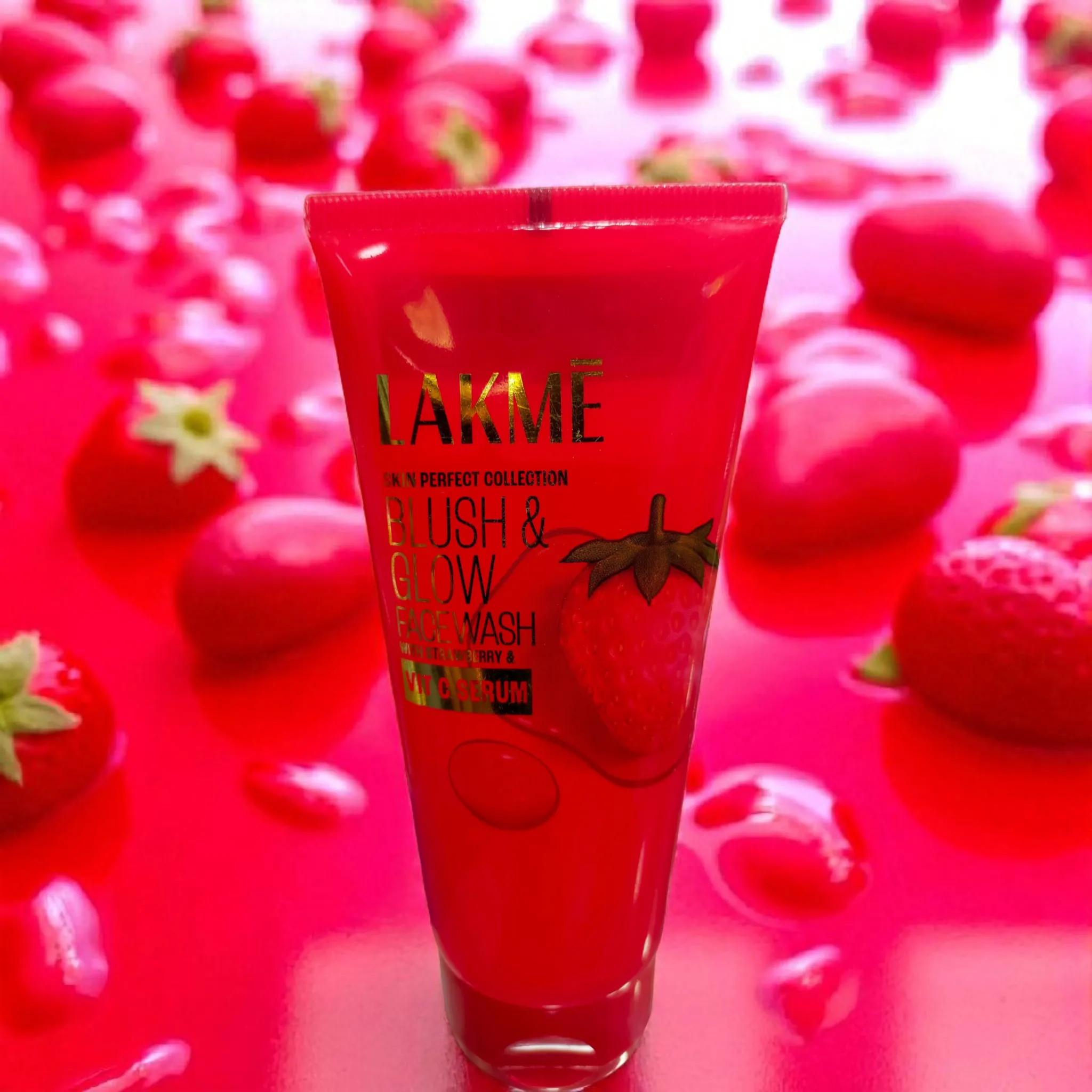 Lakme Blush & Glow Strawberry Face Wash 100g Hover Image